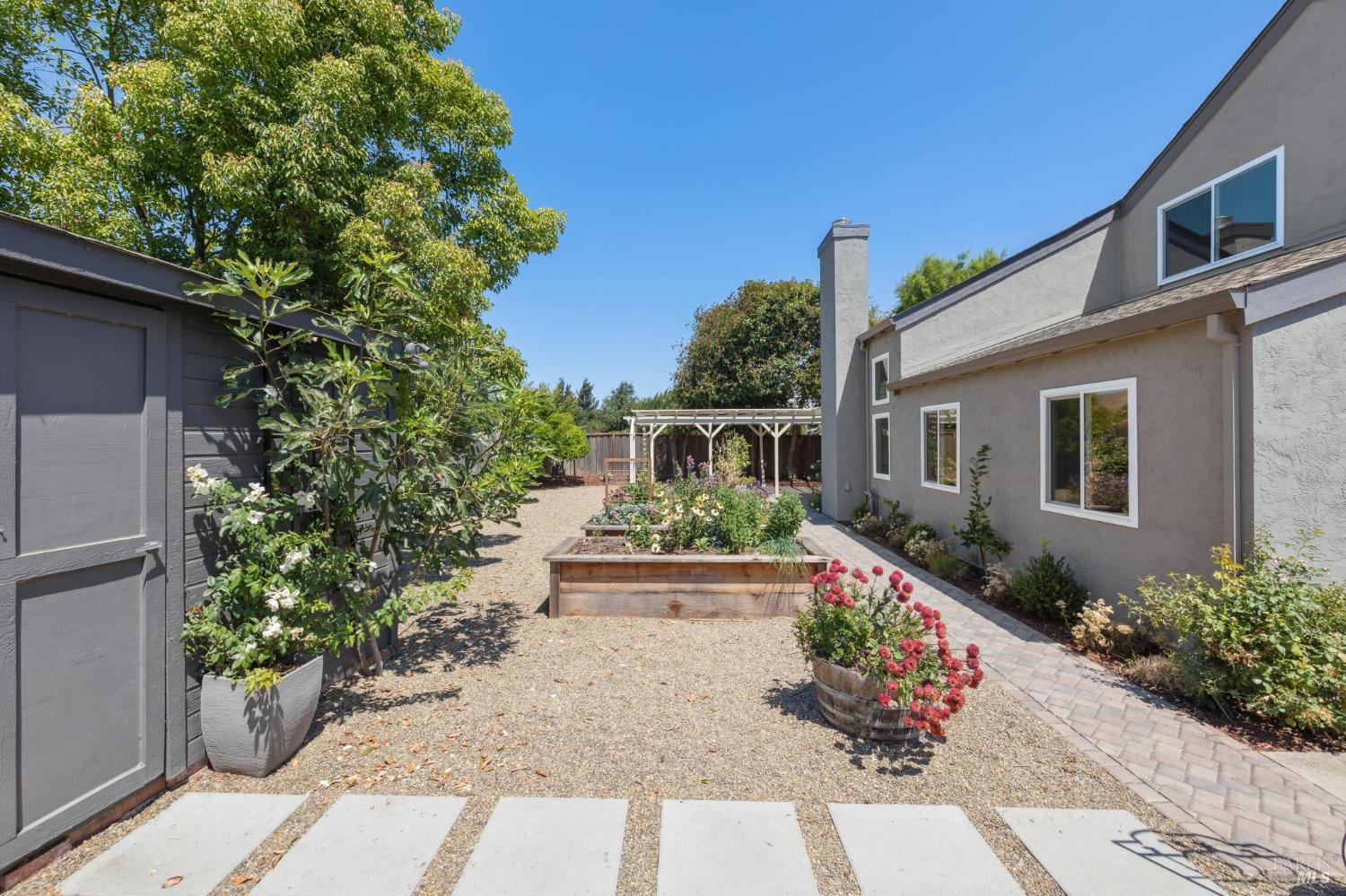 Detail Gallery Image 72 of 82 For 772 Barton Way, Benicia,  CA 94510 - 3 Beds | 2 Baths