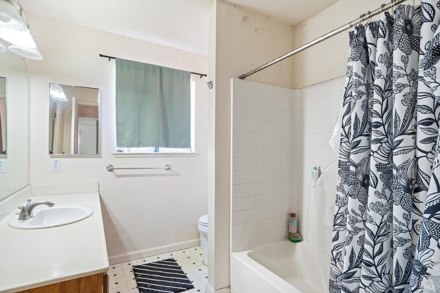 Detail Gallery Image 31 of 51 For 3980 Stony Point Rd, Santa Rosa,  CA 95407 - 3 Beds | 2 Baths