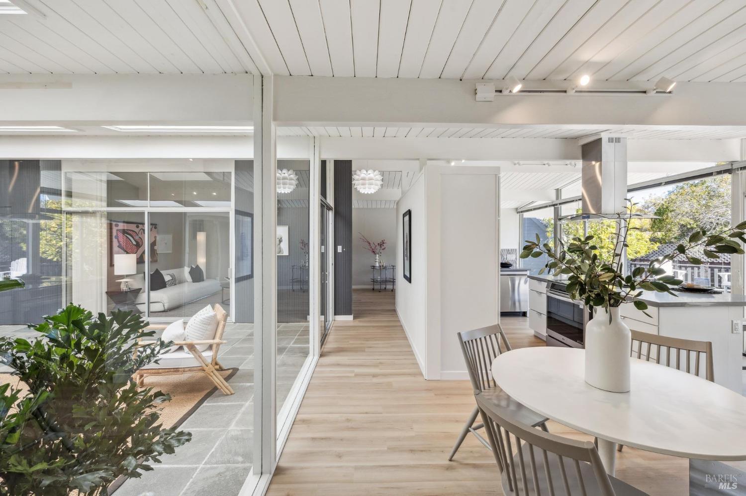 Detail Gallery Image 13 of 47 For 35 Golden Hinde Blvd, San Rafael,  CA 94903 - 4 Beds | 2 Baths