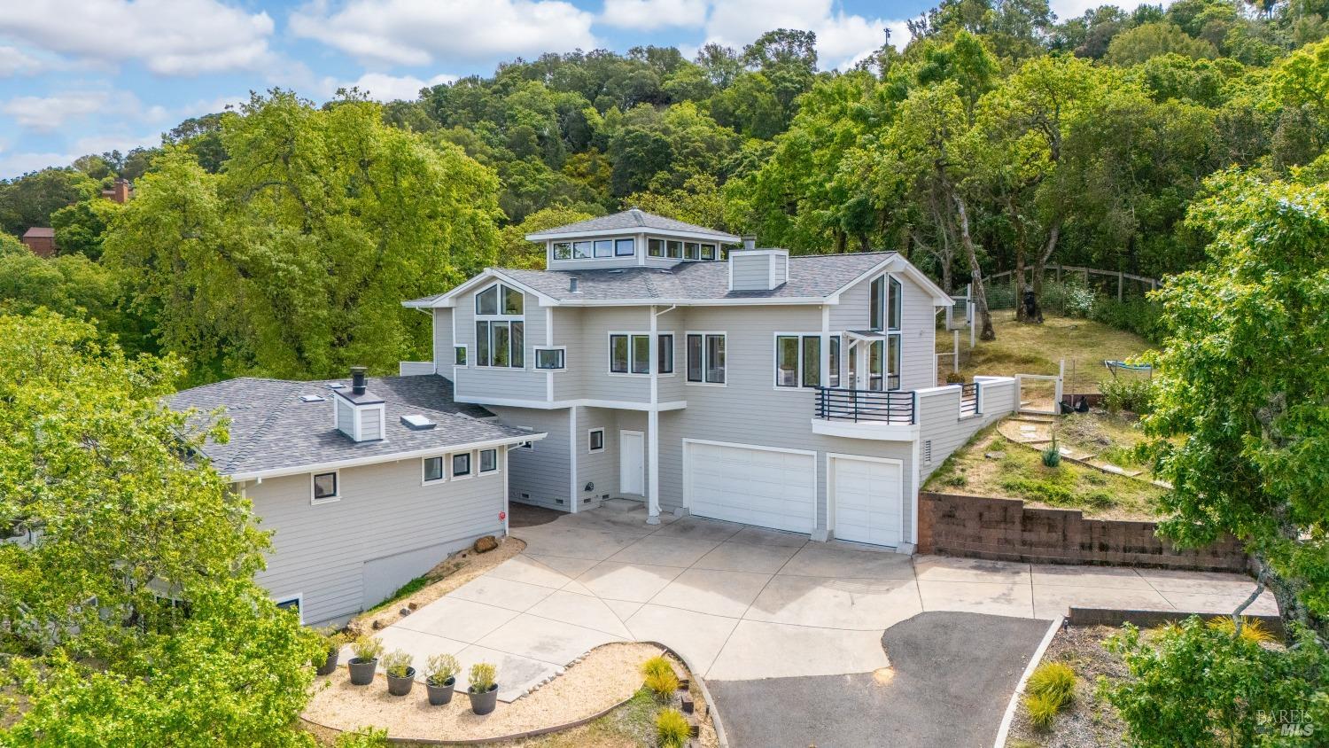 Detail Gallery Image 4 of 75 For 55 Wildwood Ln, Novato,  CA 94947 - 4 Beds | 4/1 Baths