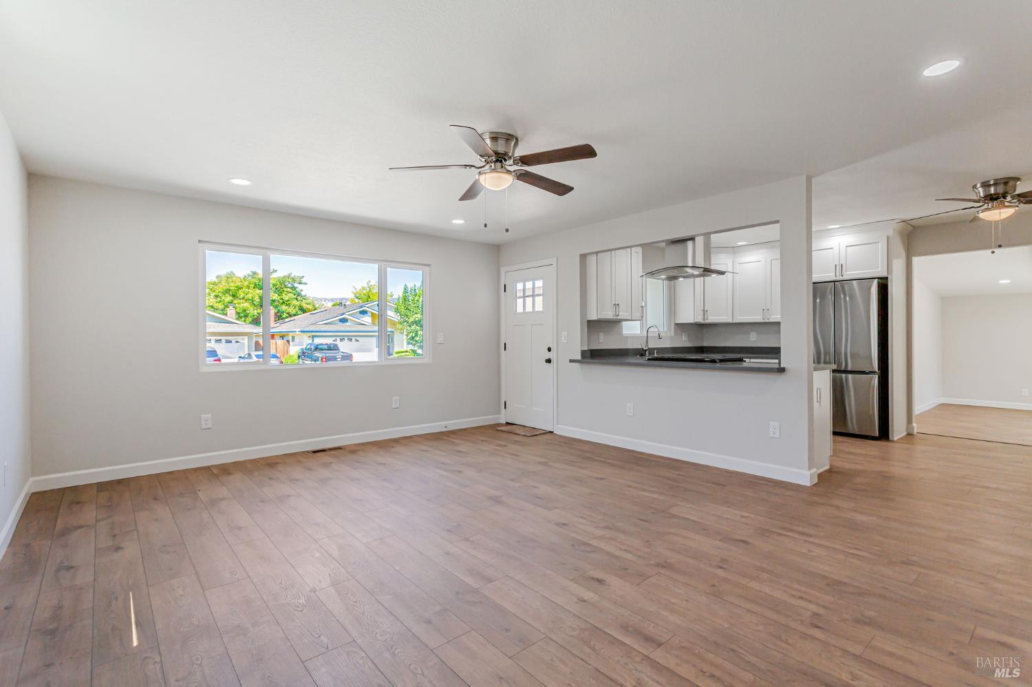 Detail Gallery Image 8 of 33 For 331 N West St, Vacaville,  CA 95688 - 3 Beds | 2 Baths