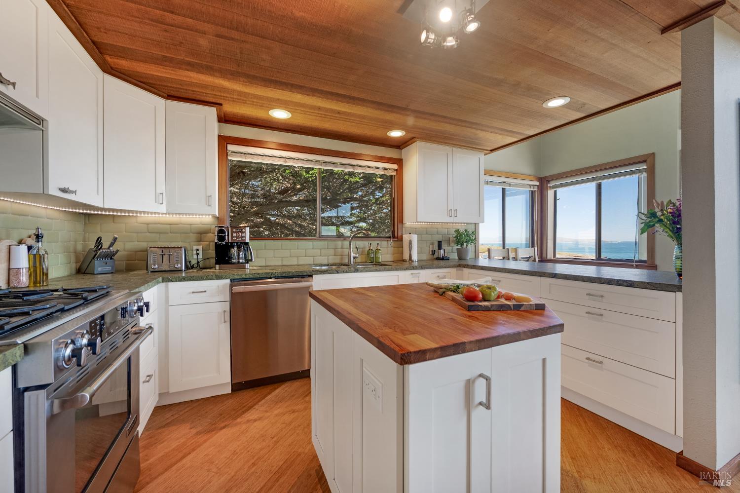 Detail Gallery Image 17 of 54 For 19906 Oyster Catcher Loop, Bodega Bay,  CA 94923 - 2 Beds | 2 Baths