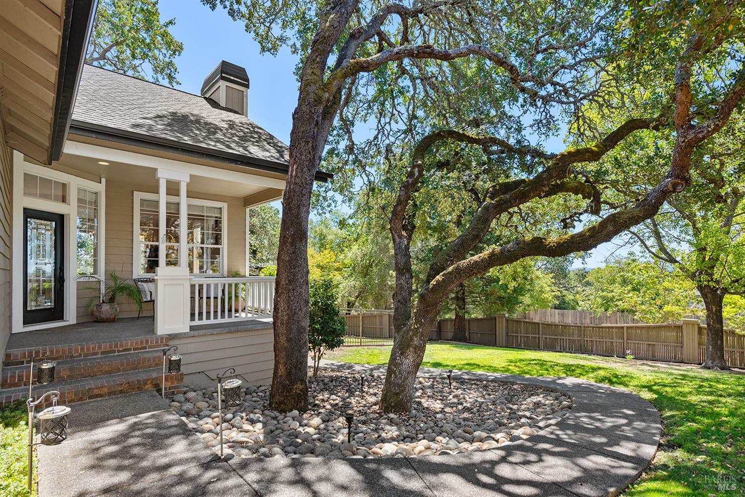 Detail Gallery Image 8 of 35 For 1209 Davida Ct, Windsor,  CA 95492 - 5 Beds | 3 Baths