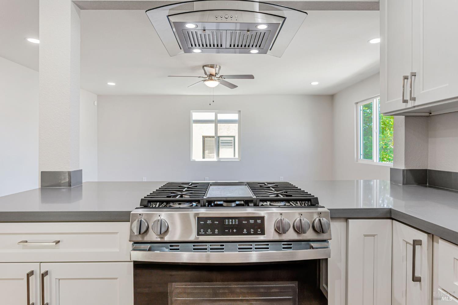 Detail Gallery Image 13 of 33 For 331 N West St, Vacaville,  CA 95688 - 3 Beds | 2 Baths