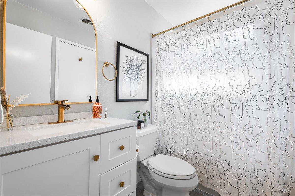 Detail Gallery Image 26 of 39 For 2707 Lakeview Dr, Santa Rosa,  CA 95405 - 2 Beds | 1 Baths