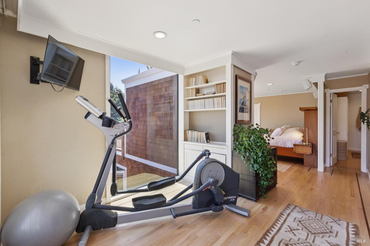 Detail Gallery Image 32 of 60 For 222 Marguerite Ave, Mill Valley,  CA 94941 - 4 Beds | 5 Baths