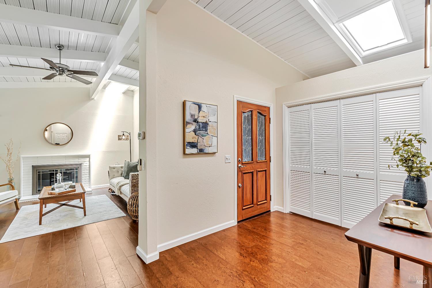 Detail Gallery Image 3 of 23 For 555 Wisteria Way, San Rafael,  CA 94903 - 3 Beds | 2 Baths