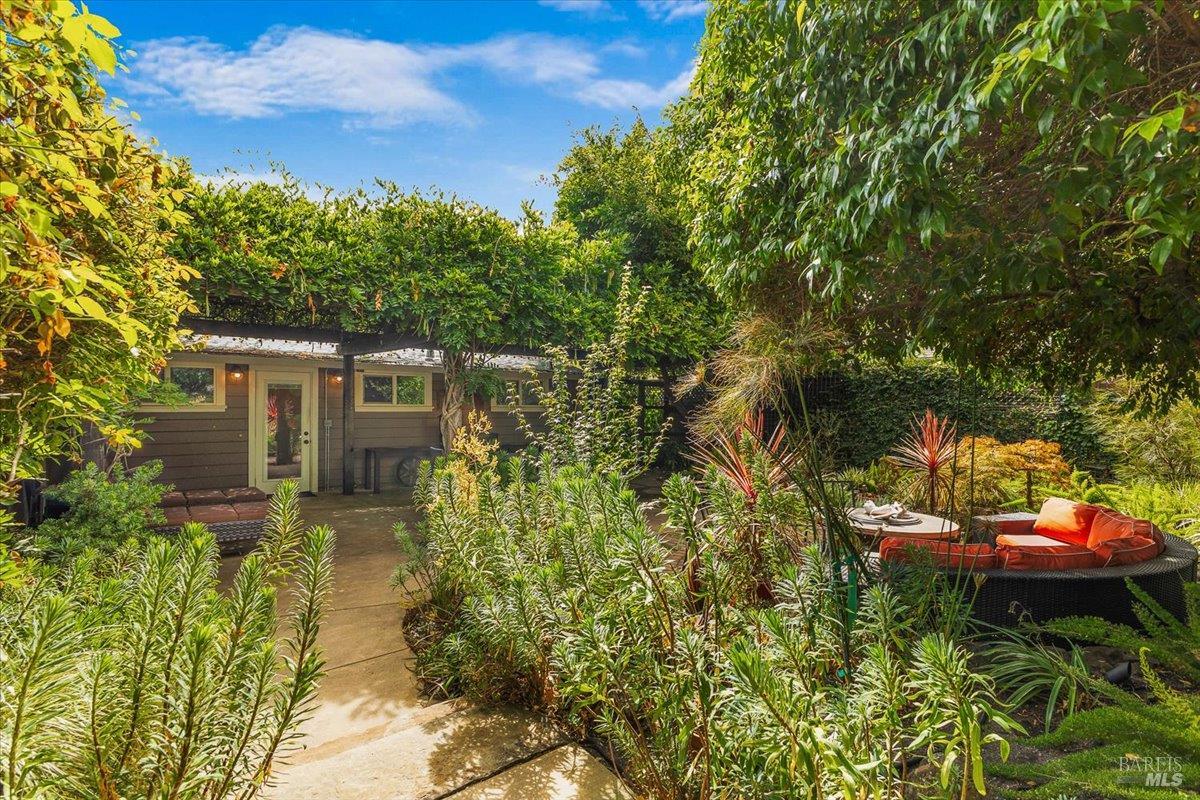 Detail Gallery Image 28 of 34 For 421 University St, Healdsburg,  CA 95448 - 3 Beds | 2/1 Baths