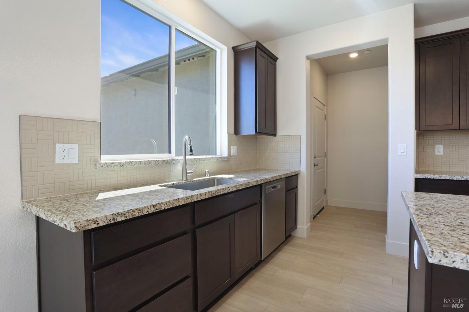 Detail Gallery Image 4 of 28 For 973 Carrol Lot 18 Way, Vacaville,  CA 95687 - 3 Beds | 2 Baths