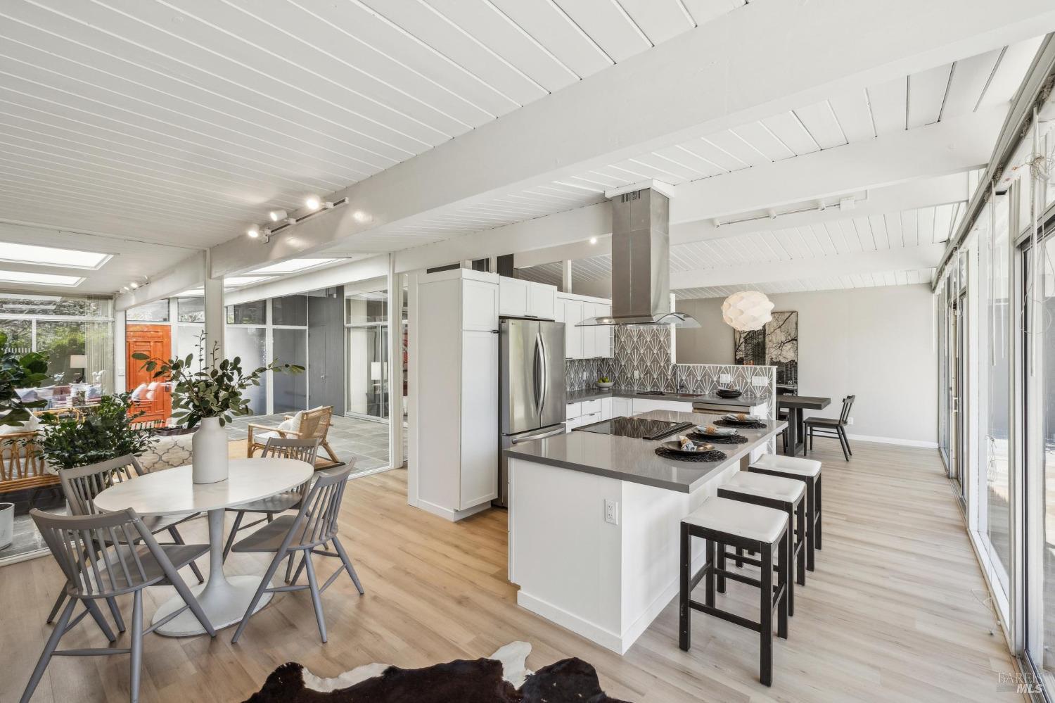 Detail Gallery Image 3 of 47 For 35 Golden Hinde Blvd, San Rafael,  CA 94903 - 4 Beds | 2 Baths