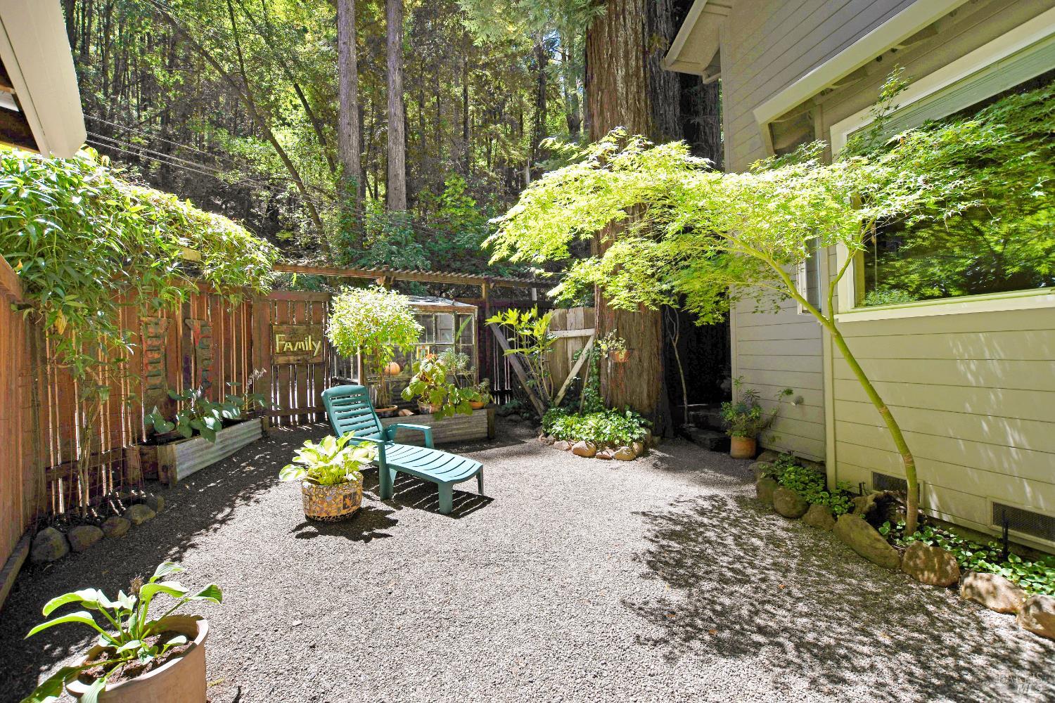 Detail Gallery Image 5 of 38 For 15607 Old Cazadero Rd, Guerneville,  CA 95446 - 1 Beds | 2 Baths