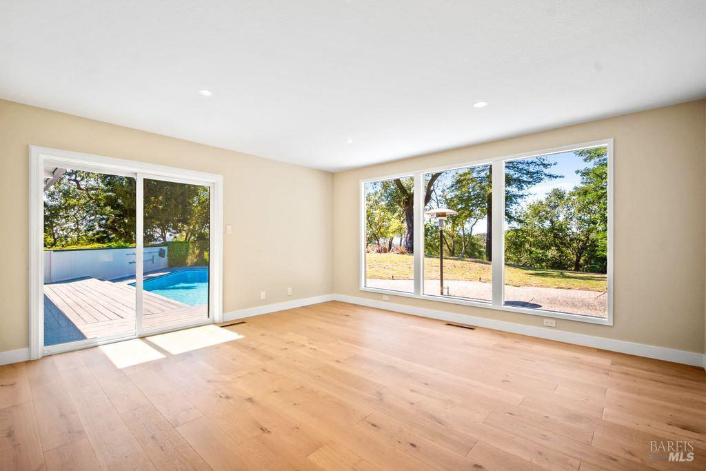 Detail Gallery Image 21 of 70 For 3351 Miraloma Dr, Santa Rosa,  CA 95404 - 4 Beds | 3 Baths