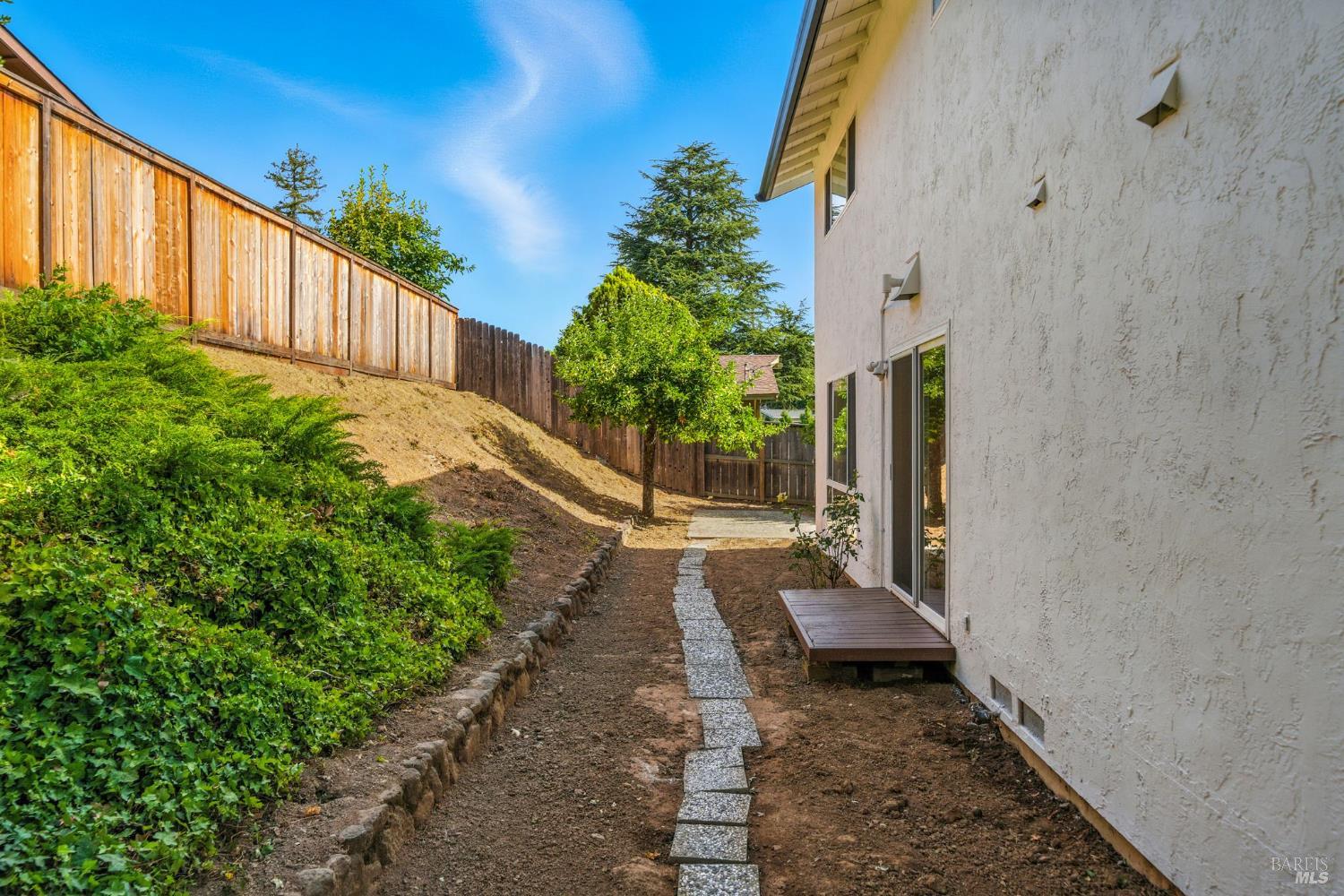 Detail Gallery Image 34 of 51 For 2559 Las Gallinas Ave, San Rafael,  CA 94903 - 5 Beds | 2/1 Baths