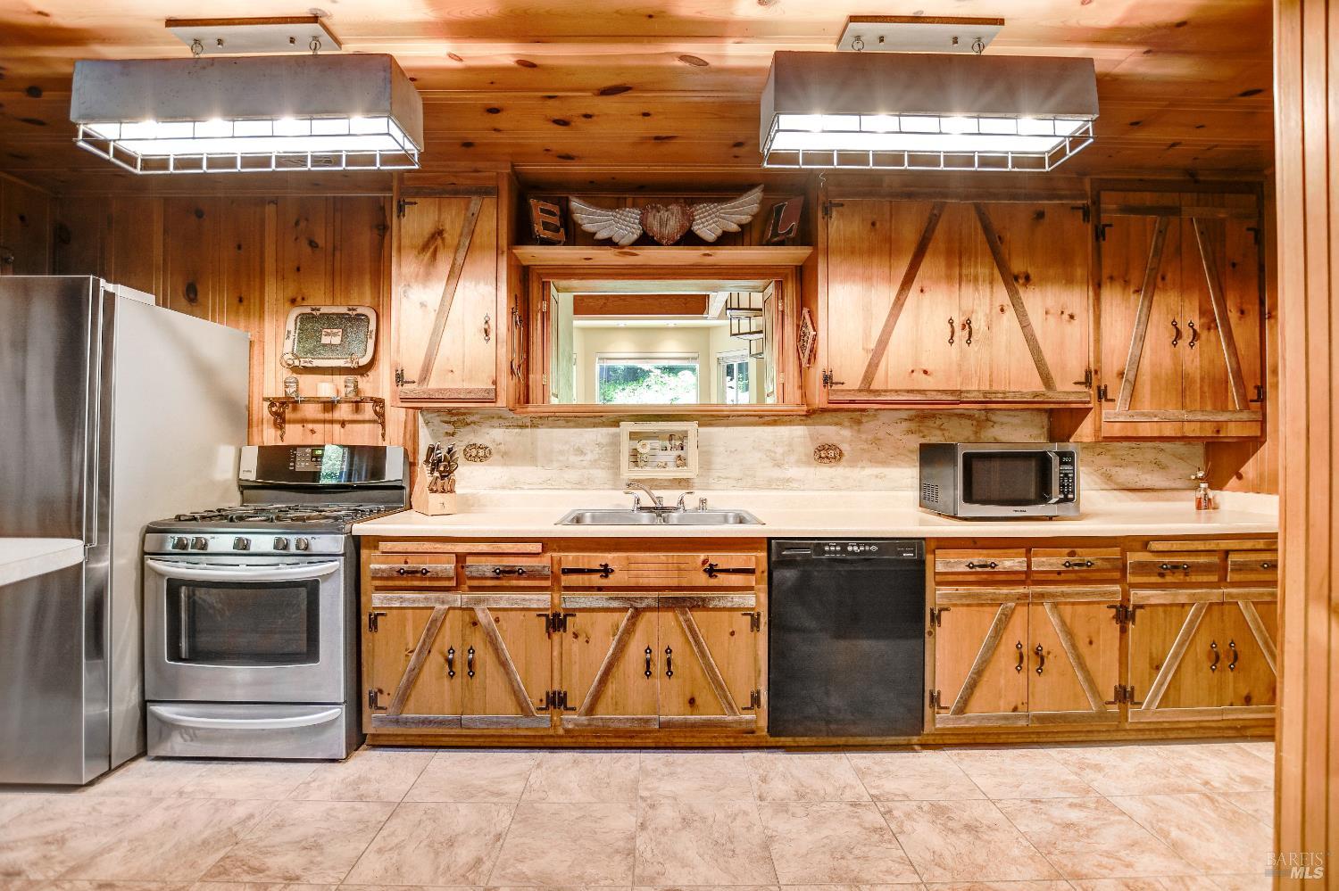 Detail Gallery Image 11 of 38 For 15607 Old Cazadero Rd, Guerneville,  CA 95446 - 1 Beds | 2 Baths