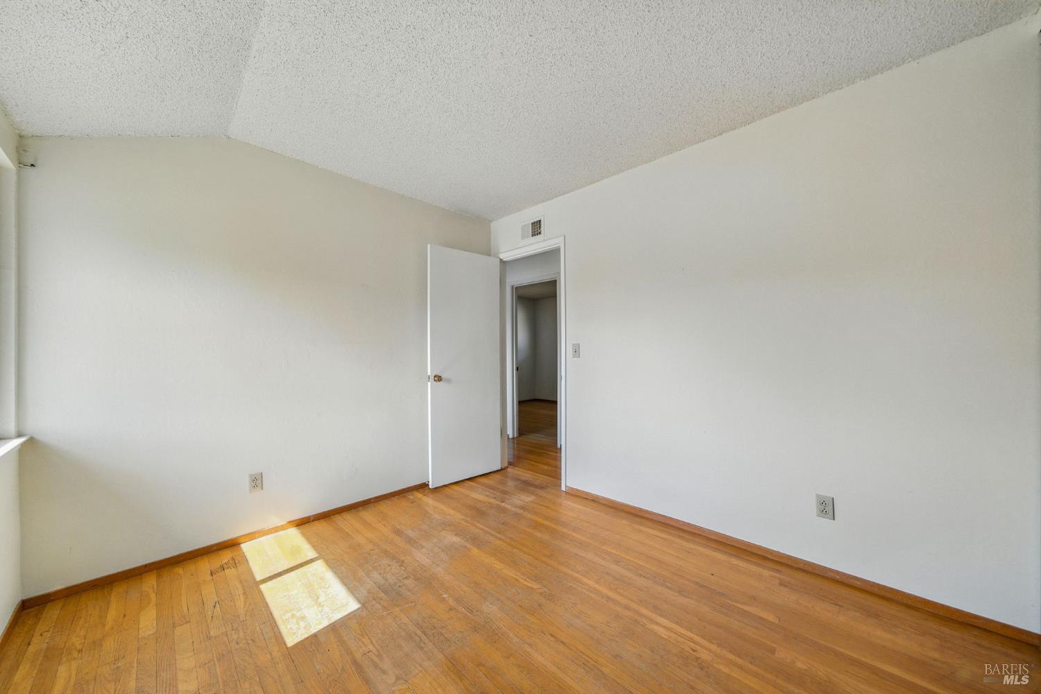Detail Gallery Image 28 of 51 For 2559 Las Gallinas Ave, San Rafael,  CA 94903 - 5 Beds | 2/1 Baths