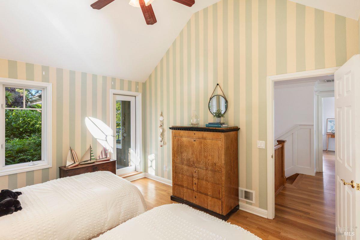 Detail Gallery Image 28 of 61 For 335 Golden Gate Ave, Belvedere,  CA 94920 - 4 Beds | 4/1 Baths