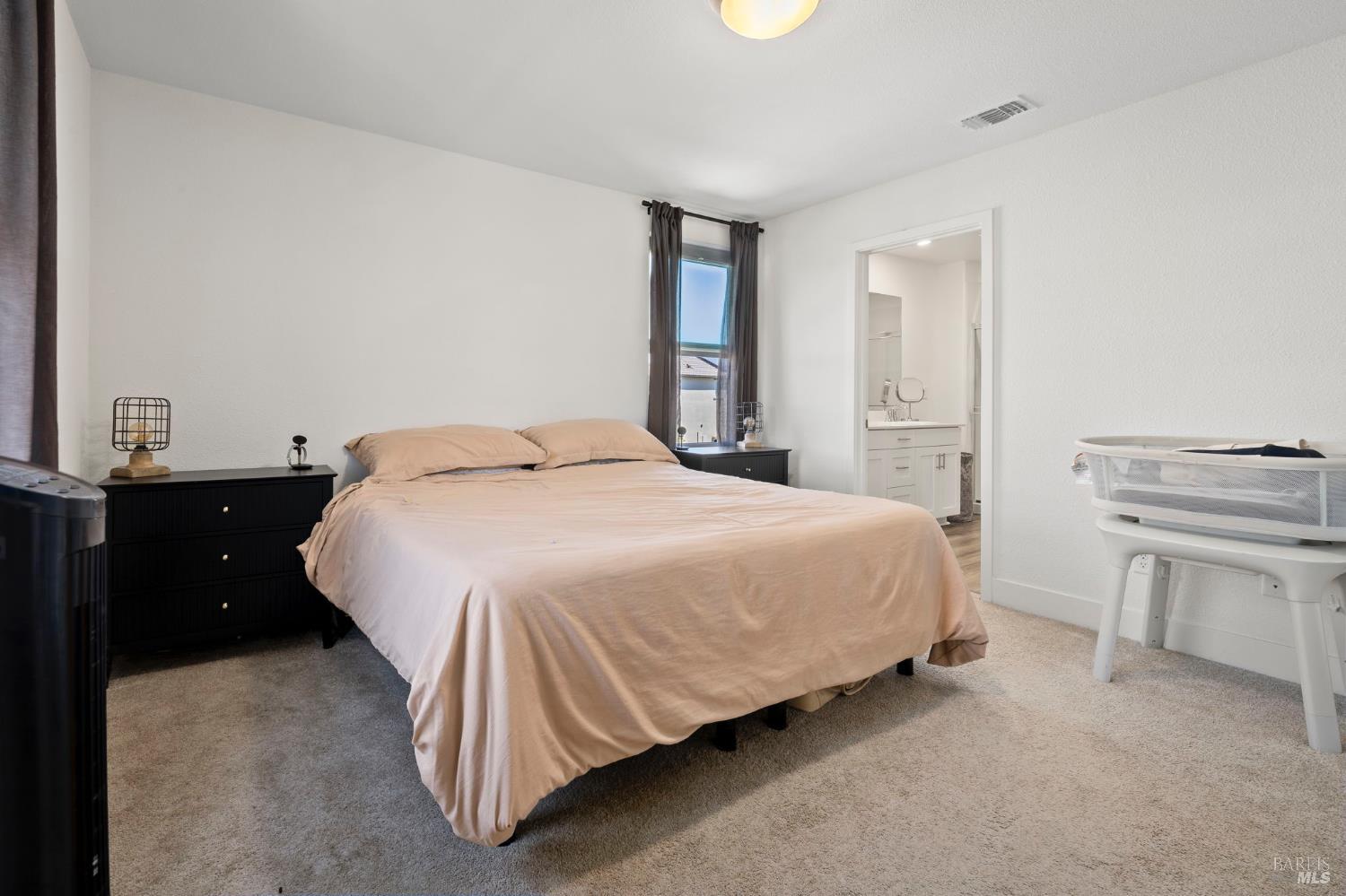 Detail Gallery Image 13 of 25 For 6048 Oak Leaf Pl, Rohnert Park,  CA 94928 - 3 Beds | 2/1 Baths