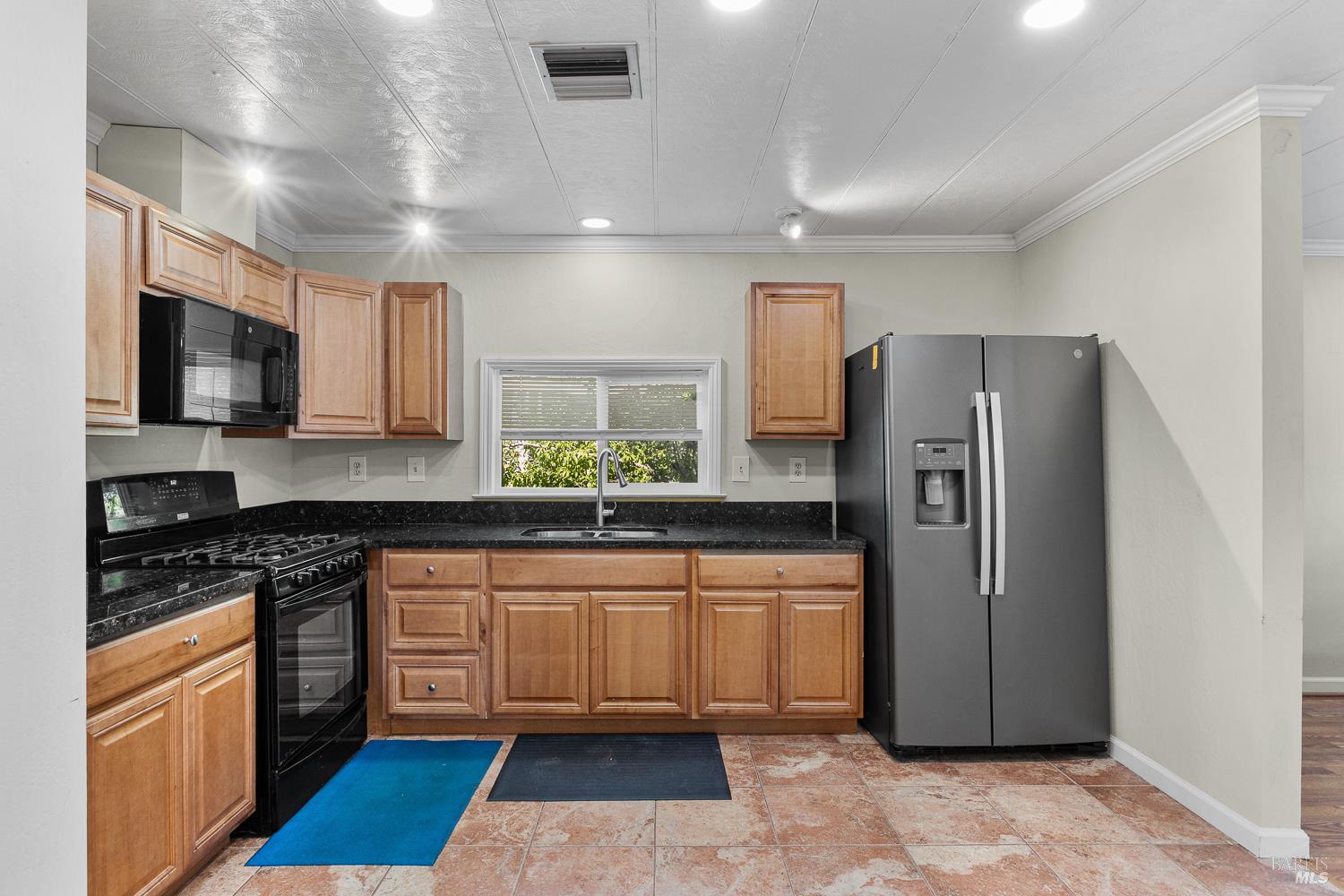 Detail Gallery Image 9 of 26 For 57 Mulberry Ct, Rohnert Park,  CA 94928 - 2 Beds | 2 Baths
