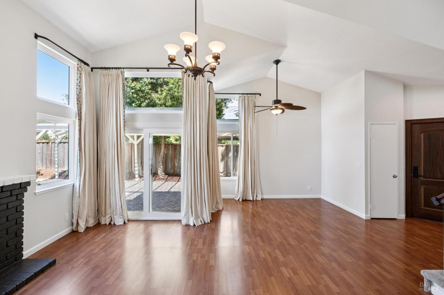 Detail Gallery Image 11 of 82 For 772 Barton Way, Benicia,  CA 94510 - 3 Beds | 2 Baths
