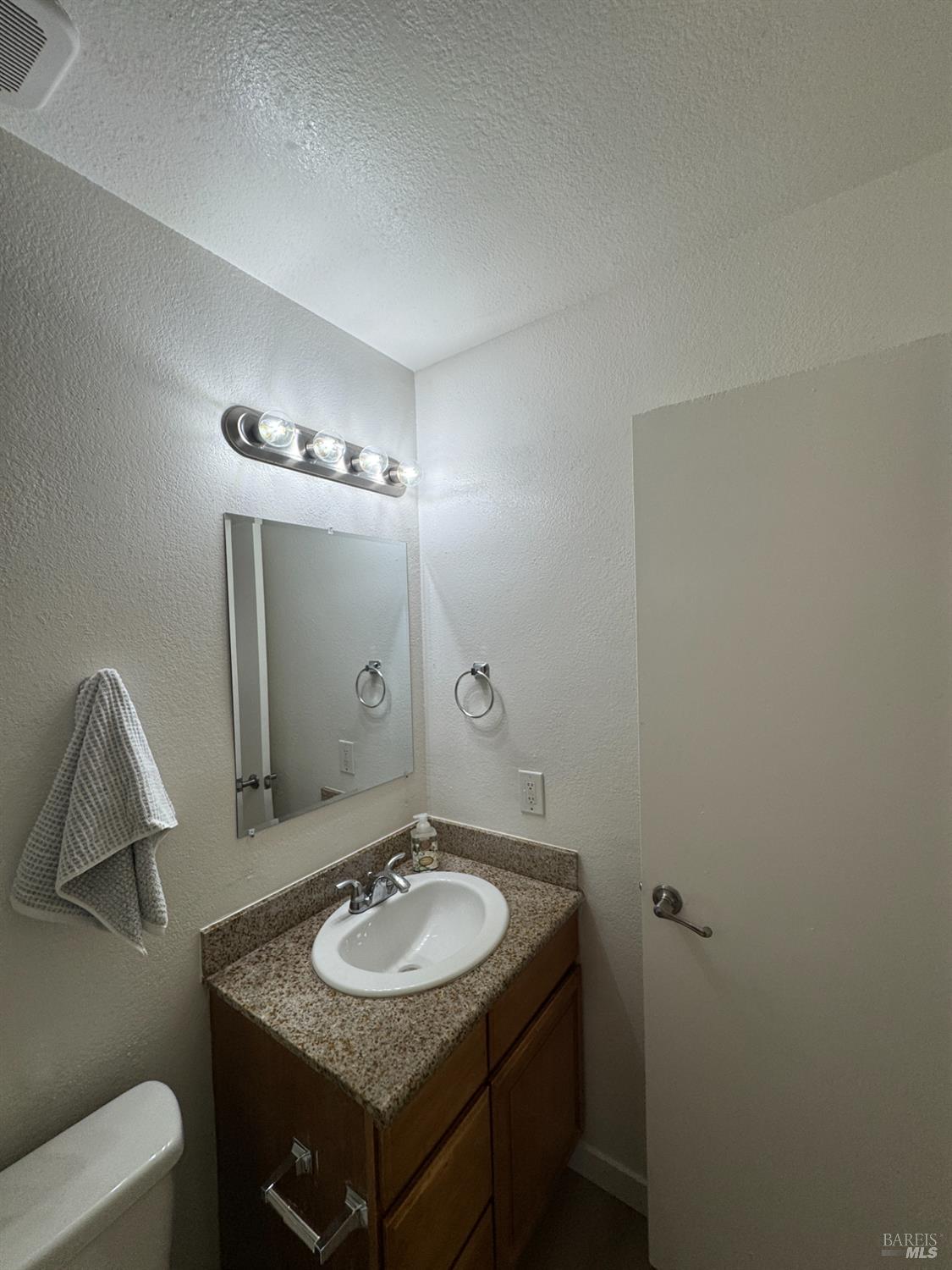 Detail Gallery Image 8 of 58 For 120 Merrimac Ct, Vallejo,  CA 94589 - 3 Beds | 2 Baths