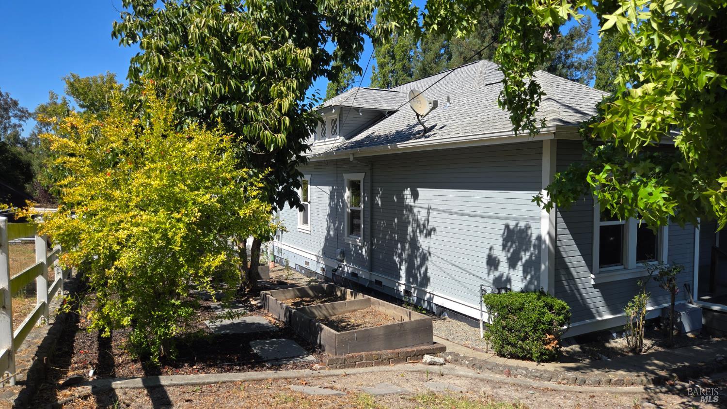 Detail Gallery Image 4 of 46 For 125 Adobe Rd, Penngrove,  CA 94951 - 4 Beds | 3/1 Baths