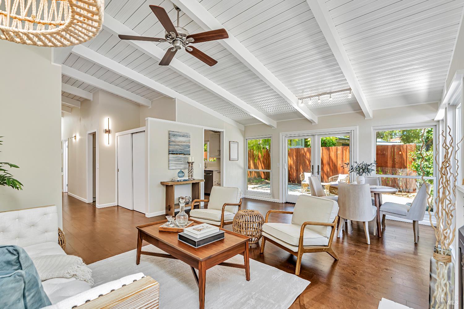 Detail Gallery Image 5 of 23 For 555 Wisteria Way, San Rafael,  CA 94903 - 3 Beds | 2 Baths