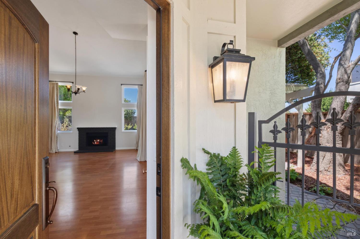 Detail Gallery Image 7 of 82 For 772 Barton Way, Benicia,  CA 94510 - 3 Beds | 2 Baths