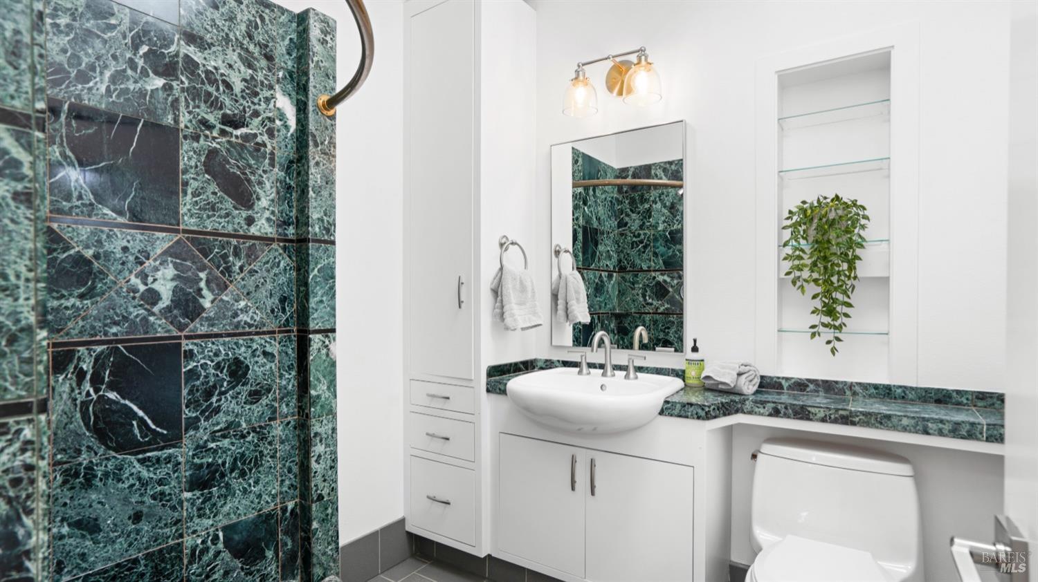 Detail Gallery Image 52 of 75 For 55 Wildwood Ln, Novato,  CA 94947 - 4 Beds | 4/1 Baths