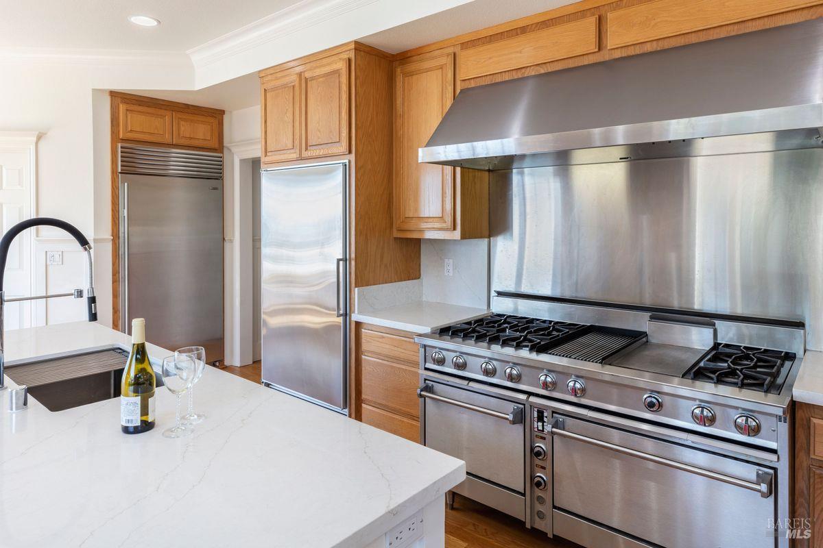 Detail Gallery Image 12 of 61 For 335 Golden Gate Ave, Belvedere,  CA 94920 - 4 Beds | 4/1 Baths