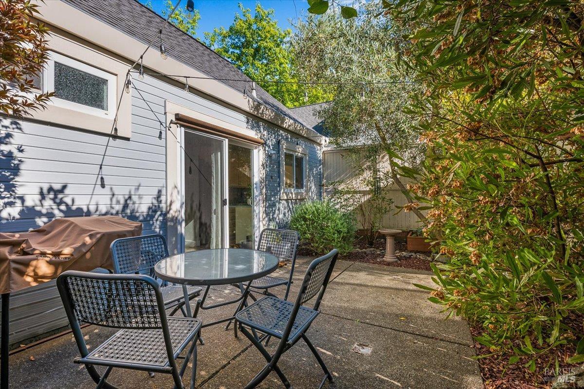 Detail Gallery Image 32 of 39 For 2707 Lakeview Dr, Santa Rosa,  CA 95405 - 2 Beds | 1 Baths