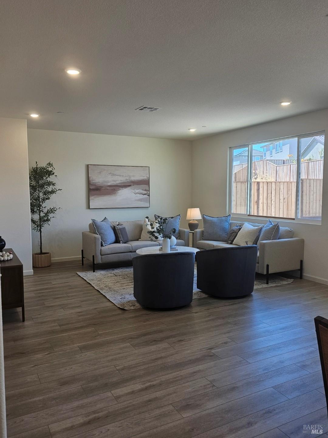 Detail Gallery Image 5 of 10 For 5421 Los Meganos Ln, Antioch,  CA 94531 - 5 Beds | 3 Baths