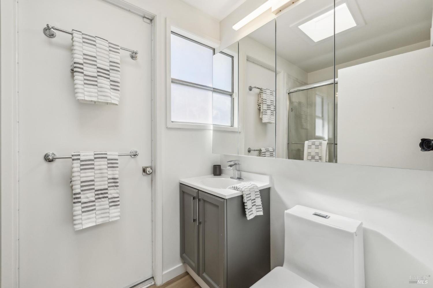 Detail Gallery Image 39 of 47 For 35 Golden Hinde Blvd, San Rafael,  CA 94903 - 4 Beds | 2 Baths