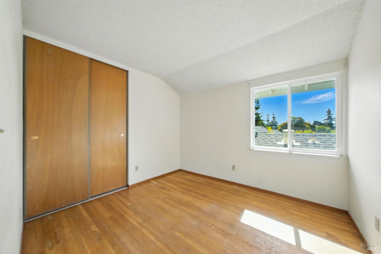 Detail Gallery Image 27 of 51 For 2559 Las Gallinas Ave, San Rafael,  CA 94903 - 5 Beds | 2/1 Baths