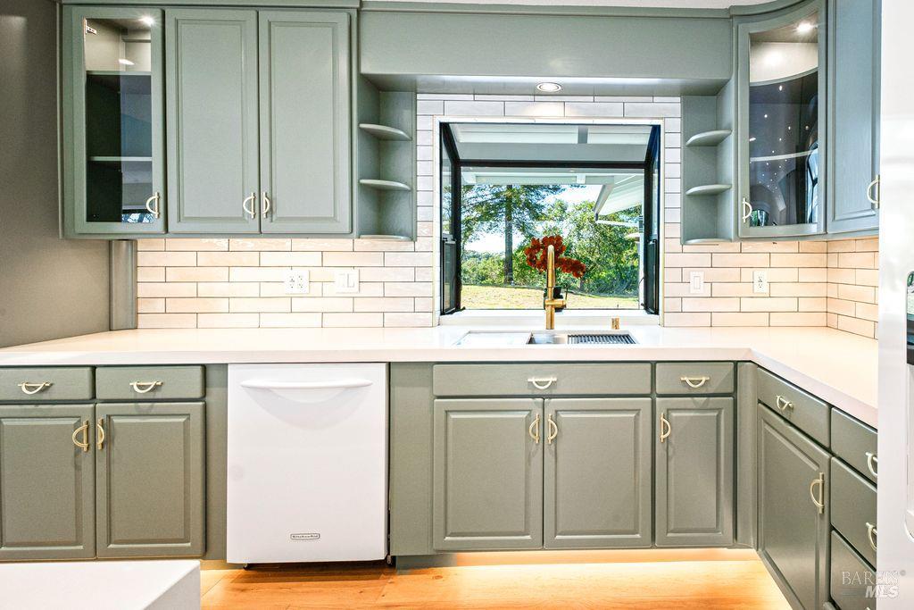 Detail Gallery Image 16 of 70 For 3351 Miraloma Dr, Santa Rosa,  CA 95404 - 4 Beds | 3 Baths