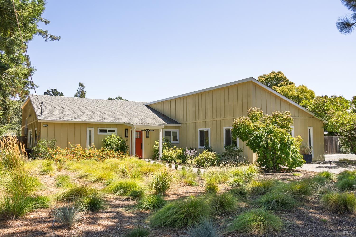 Detail Gallery Image 1 of 19 For 20662 Pueblo Rd, Sonoma,  CA 95476 - 3 Beds | 3/1 Baths