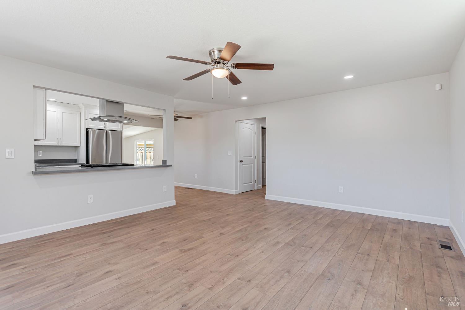 Detail Gallery Image 9 of 33 For 331 N West St, Vacaville,  CA 95688 - 3 Beds | 2 Baths