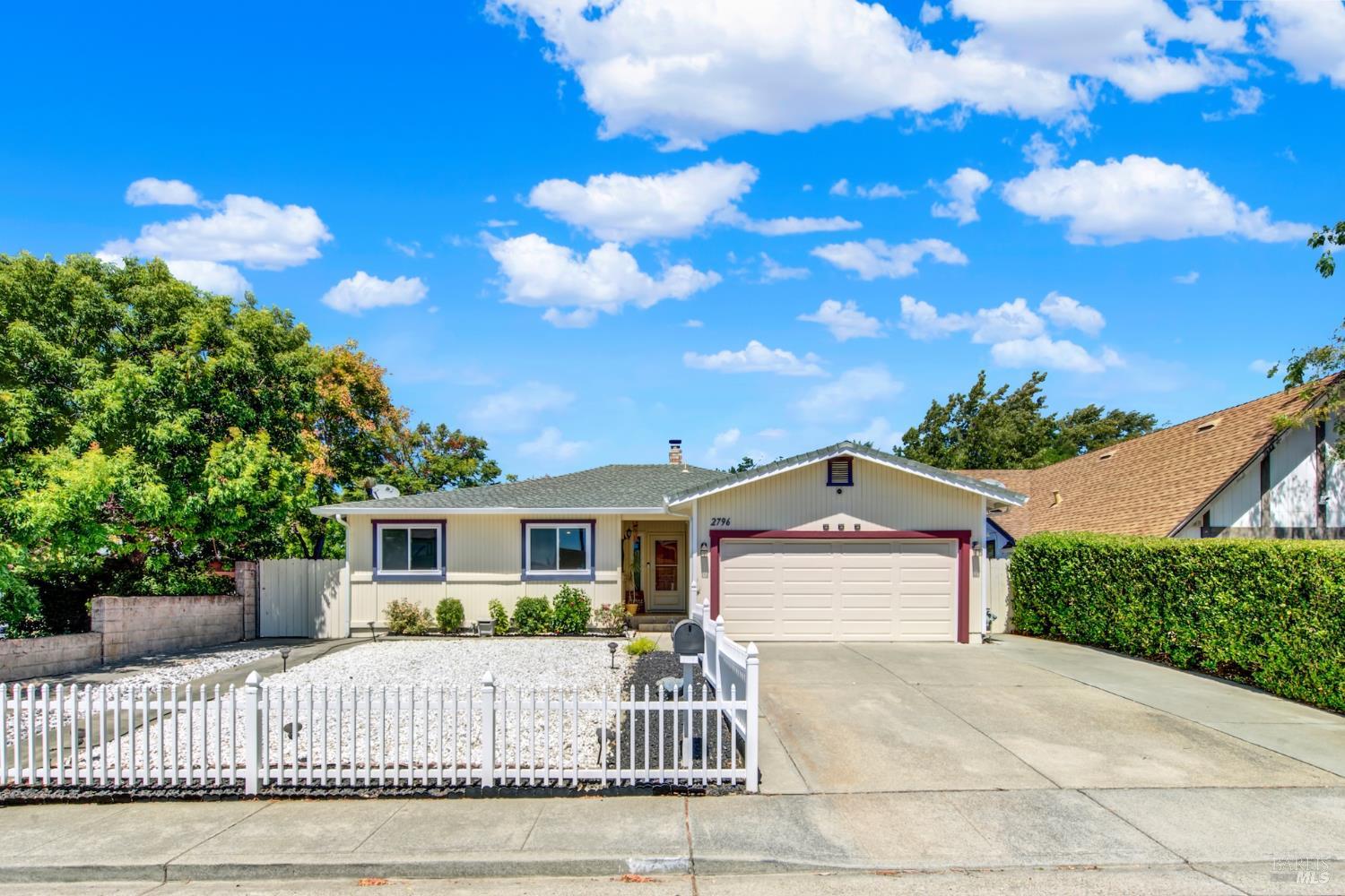 Detail Gallery Image 1 of 35 For 2796 Mankas Blvd, Fairfield,  CA 94534 - 3 Beds | 2 Baths