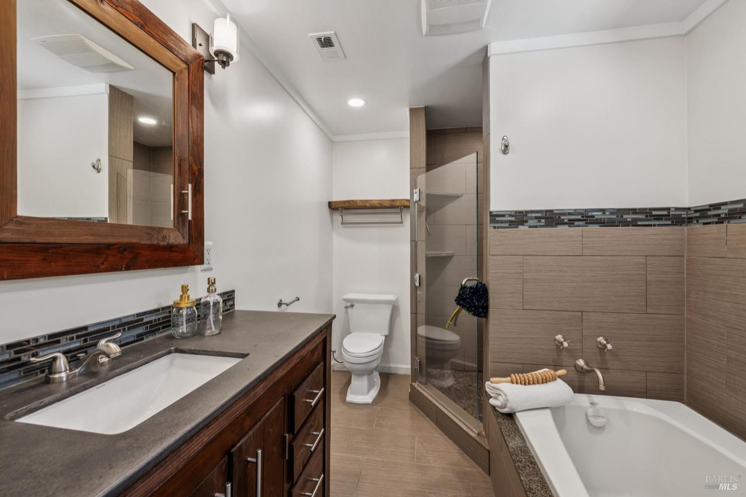 Detail Gallery Image 15 of 38 For 846 Wilmac Ave, Novato,  CA 94947 - – Beds | – Baths