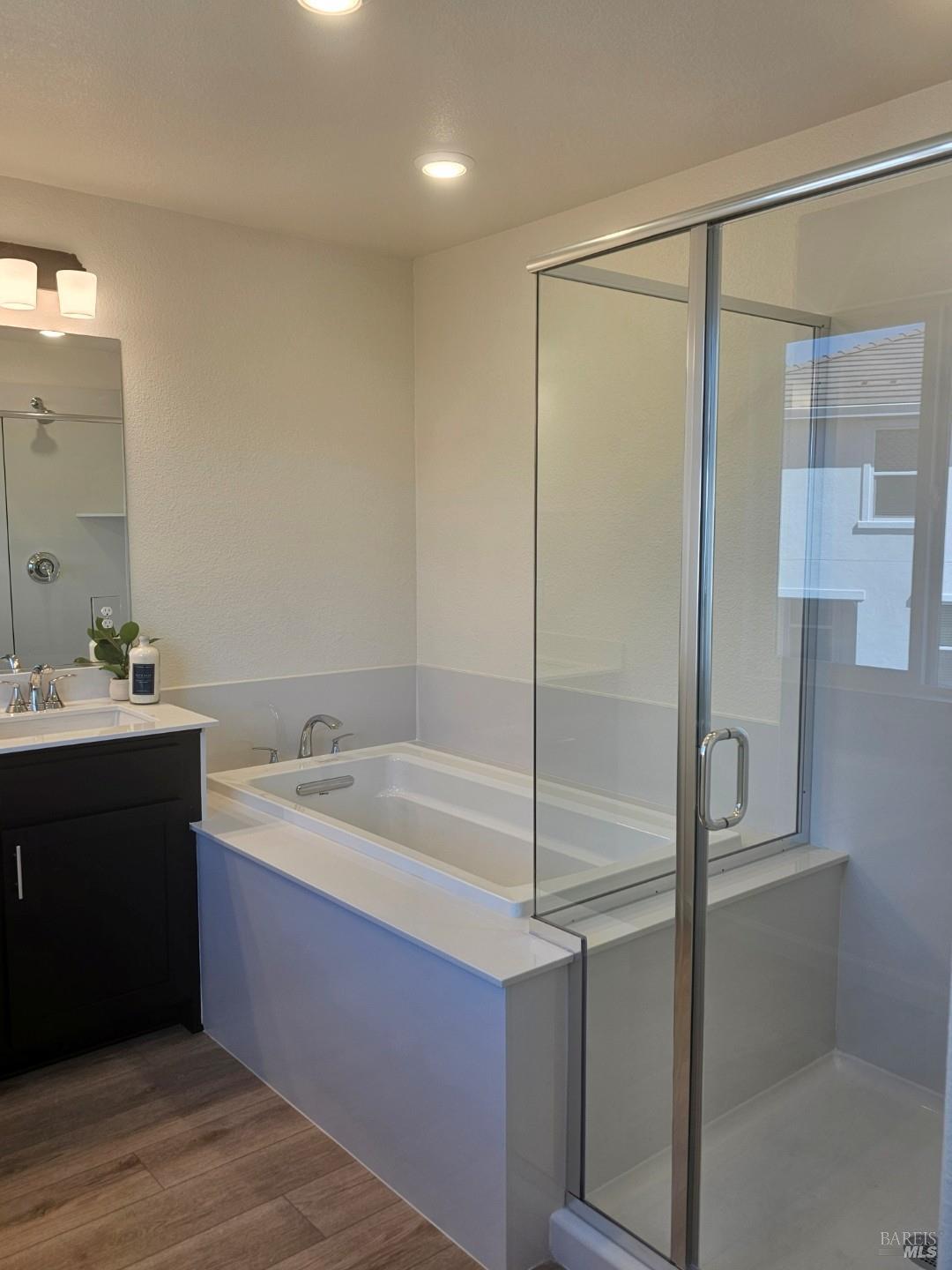 Detail Gallery Image 8 of 10 For 5421 Los Meganos Ln, Antioch,  CA 94531 - 5 Beds | 3 Baths