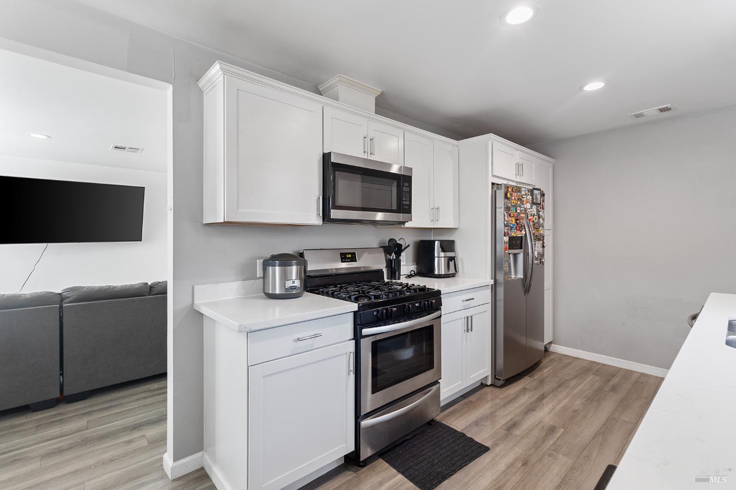 Detail Gallery Image 14 of 33 For 1990 Griffin Dr, Vallejo,  CA 94589 - 3 Beds | 2 Baths