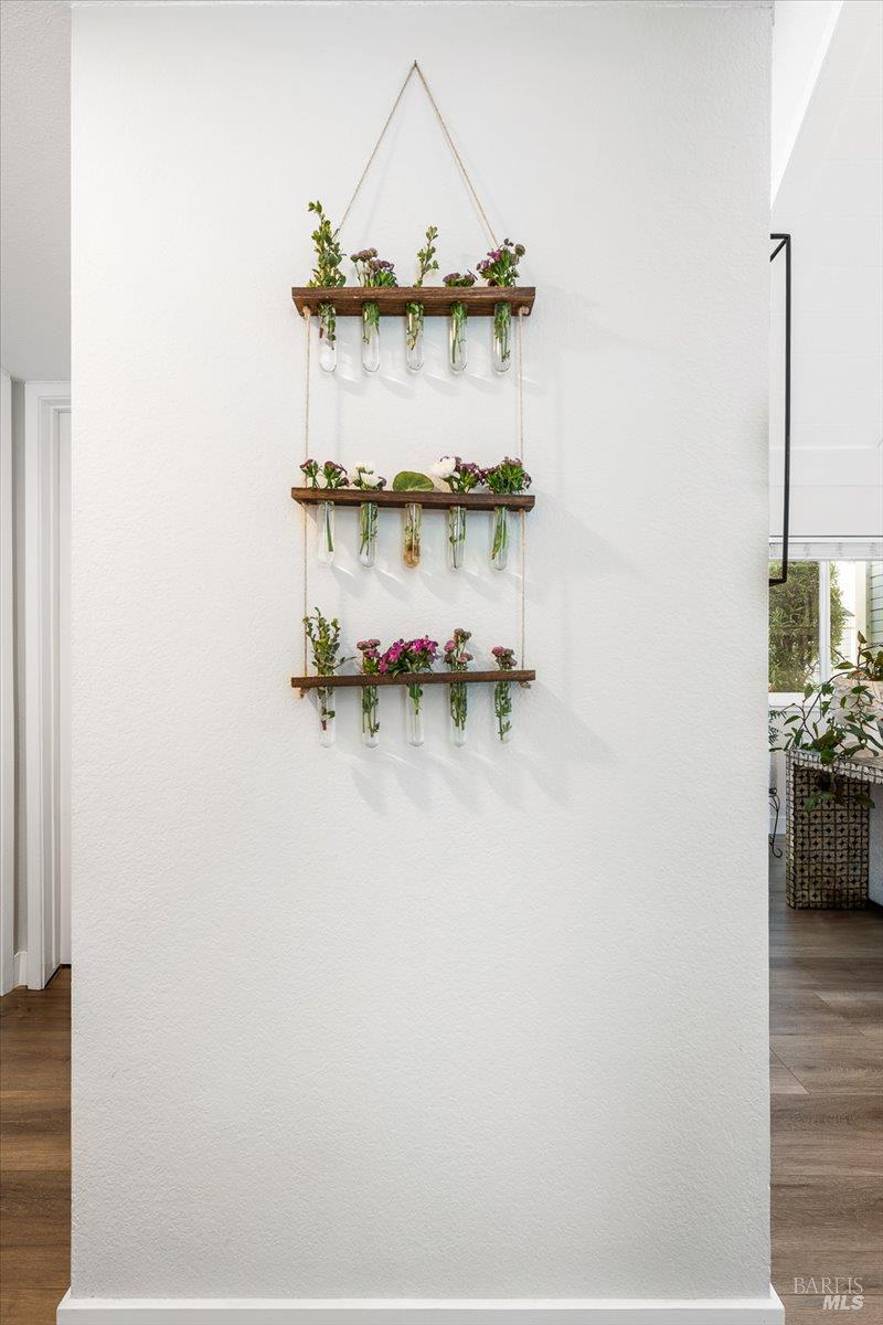 Detail Gallery Image 12 of 39 For 2707 Lakeview Dr, Santa Rosa,  CA 95405 - 2 Beds | 1 Baths