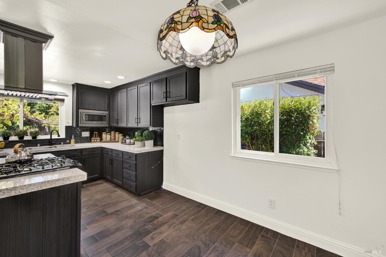 Detail Gallery Image 11 of 35 For 2796 Mankas Blvd, Fairfield,  CA 94534 - 3 Beds | 2 Baths