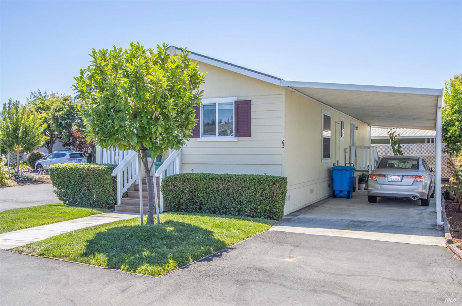 Detail Gallery Image 2 of 33 For 63 Oakwood Dr, Petaluma,  CA 94954 - 3 Beds | 2 Baths