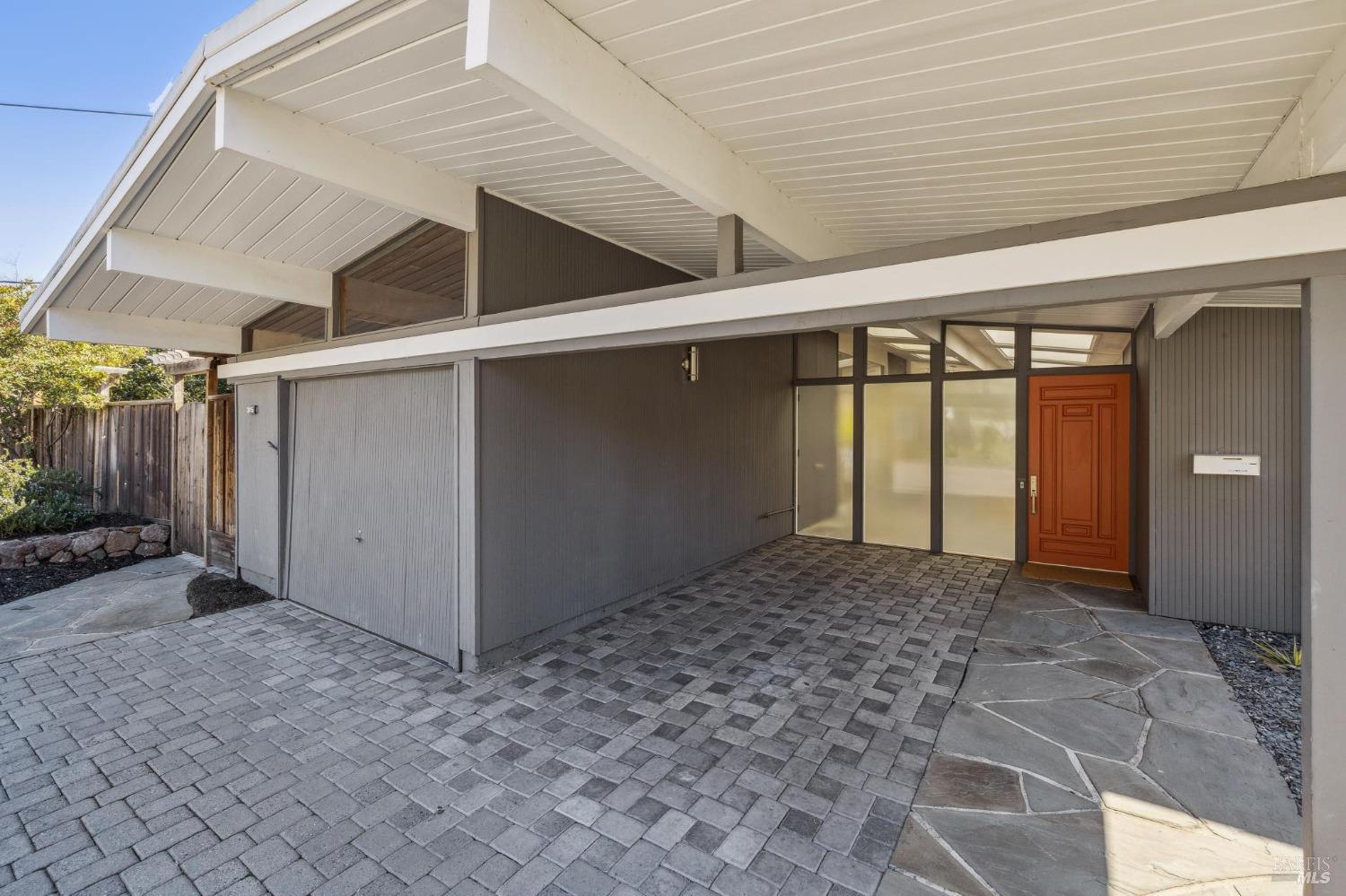 Detail Gallery Image 8 of 47 For 35 Golden Hinde Blvd, San Rafael,  CA 94903 - 4 Beds | 2 Baths