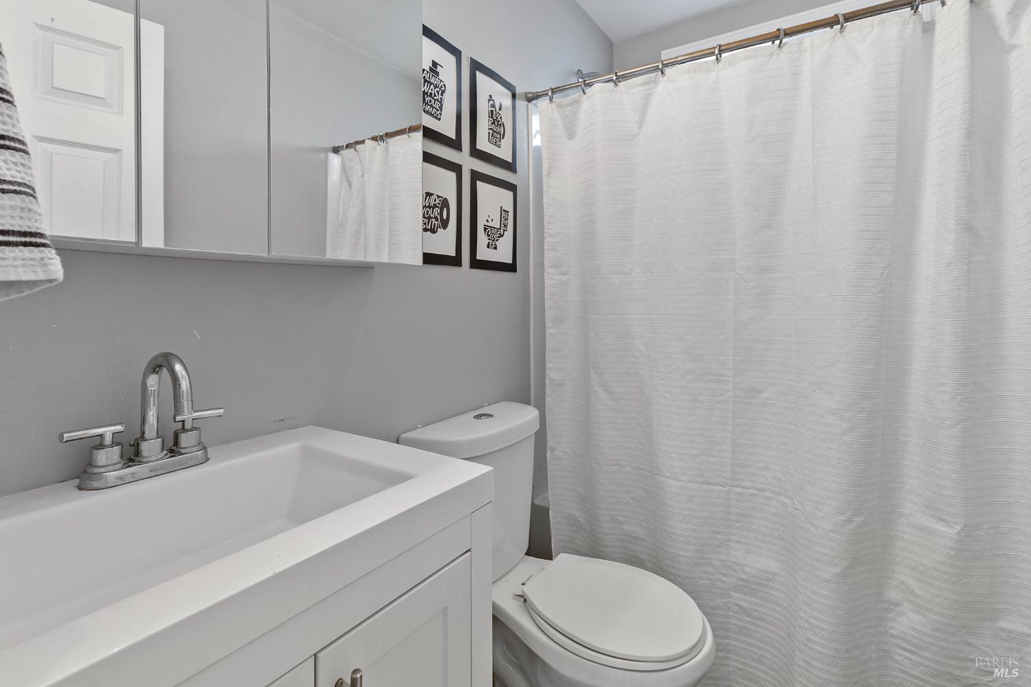 Detail Gallery Image 6 of 33 For 1990 Griffin Dr, Vallejo,  CA 94589 - 3 Beds | 2 Baths