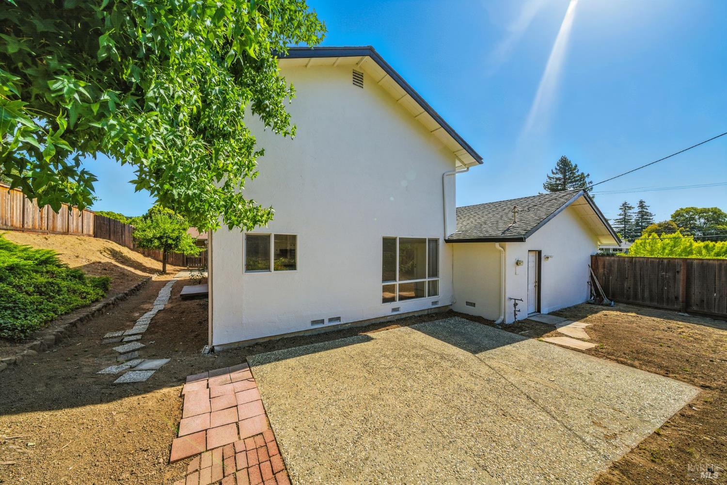 Detail Gallery Image 32 of 51 For 2559 Las Gallinas Ave, San Rafael,  CA 94903 - 5 Beds | 2/1 Baths