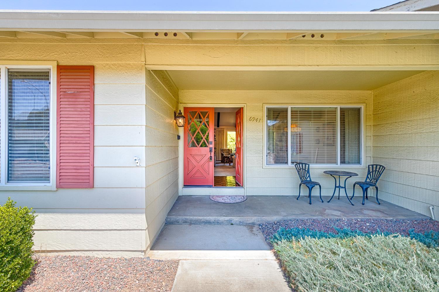 Detail Gallery Image 3 of 43 For 6941 Oak Leaf Dr, Santa Rosa,  CA 95409 - 2 Beds | 2 Baths