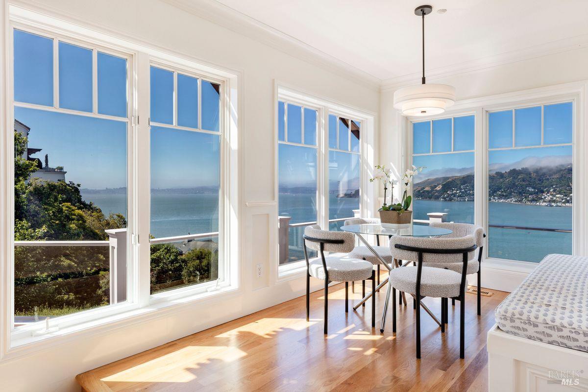 Detail Gallery Image 14 of 61 For 335 Golden Gate Ave, Belvedere,  CA 94920 - 4 Beds | 4/1 Baths
