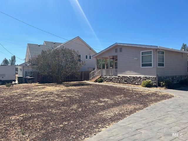 Detail Gallery Image 4 of 37 For 2924 Meadow Creek Rd, Clearlake Oaks,  CA 95423 - 2 Beds | 2 Baths