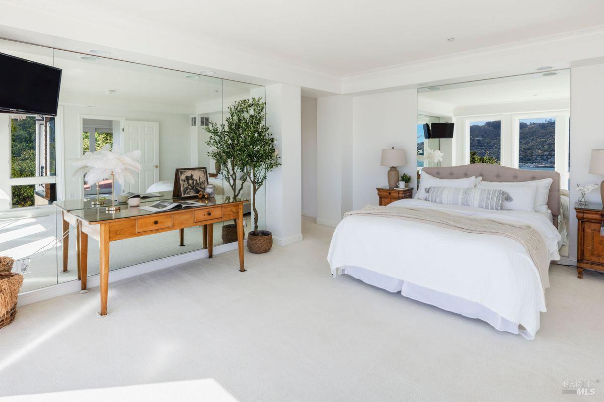 Detail Gallery Image 20 of 61 For 335 Golden Gate Ave, Belvedere,  CA 94920 - 4 Beds | 4/1 Baths